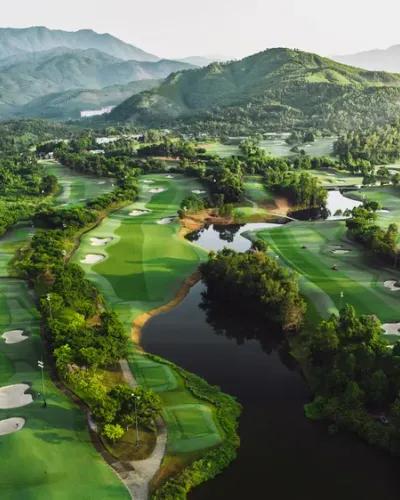 Trải nghiệm chơi Golf cao cấp